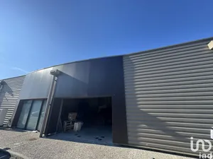 Commercial walls at LESCAR (64230)