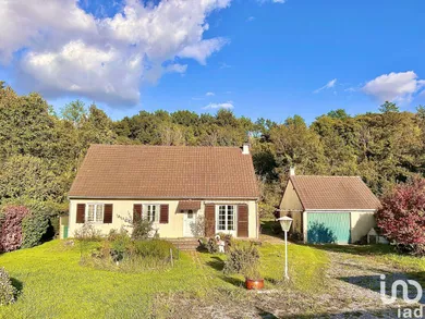 House at LAVERSINE (02600)