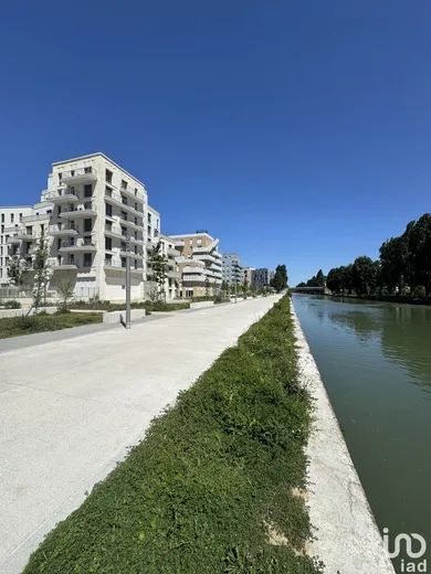 Commercial at BONDY (93140)