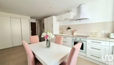Apartment in FONTAINE-DE-VAUCLUSE (84800)