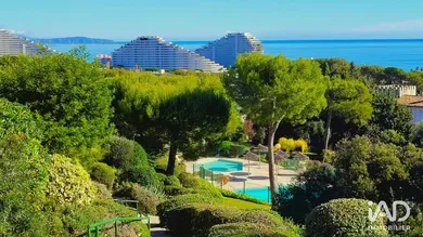 Appartement à VILLENEUVE-LOUBET (06270)
