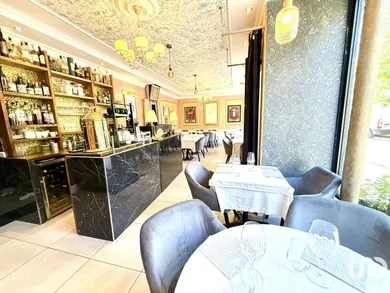 Restaurant in SURESNES (92150)