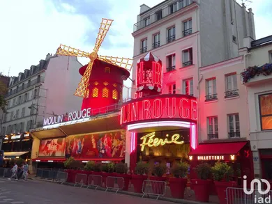 Commercial walls at PARIS (75009)