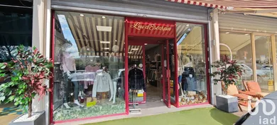 Commercial at SAINT-RAPHAËL (83700)