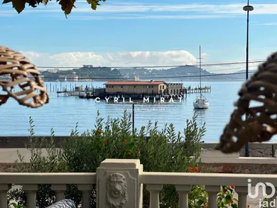 Commercial walls at LA SEYNE-SUR-MER (83500)