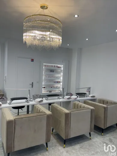 Commercial in SENS (89100)