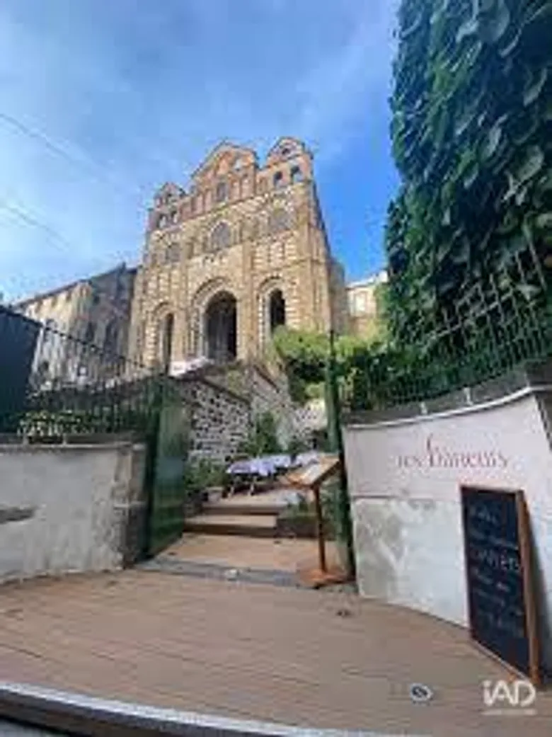 Restaurant à LE PUY-EN-VELAY (43000) · 130 m² · 159 000 €