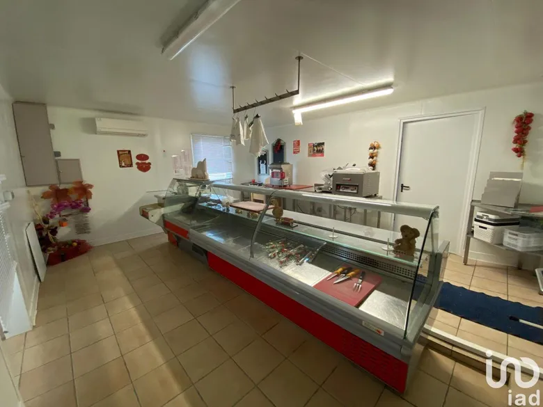 Local commercial 100 m² · à Thouars · 100 m² · 97 000 €