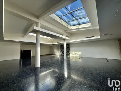 Commercial walls in SAINT-TROPEZ (83990)