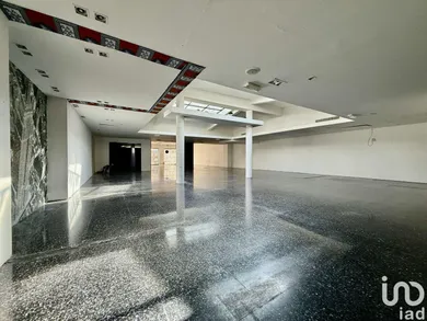 Commercial walls in SAINT-TROPEZ (83990)