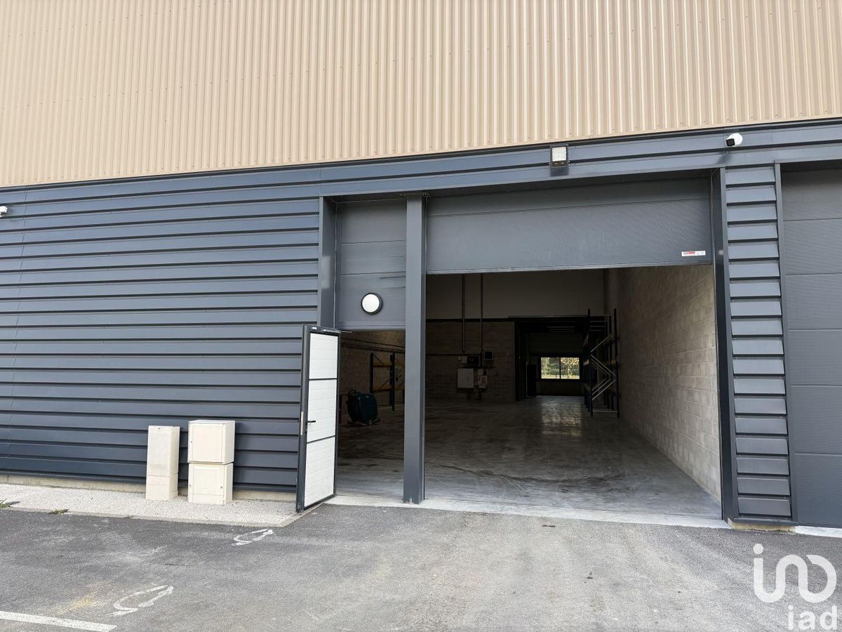 Local d’activité de 430 m² à MOISSY-CRAMAYEL (77550)