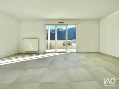 Appartement à SAINT-PAUL-DE-VARCES (38760)