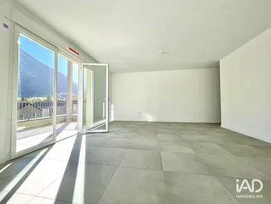 Appartement à SAINT-PAUL-DE-VARCES (38760)