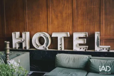 Hôtel  à FLEURINES (60700)