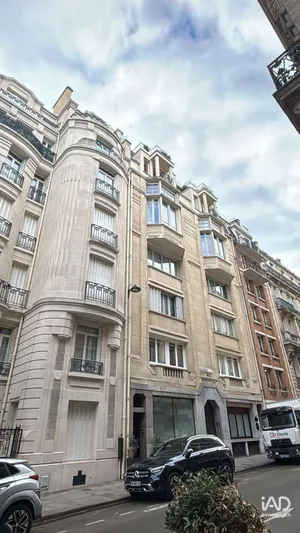 Appartement à PARIS (75008)