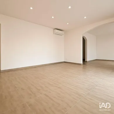 Local d’activité à SAINT-MARTIN-DE-CRAU (13310)