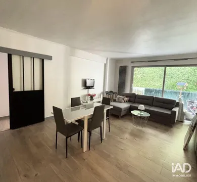 Appartement à VAUX-LE-PÉNIL (77000)