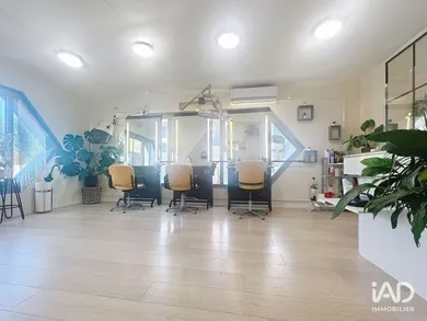 Local d’activité à LE MÉE-SUR-SEINE (77350)