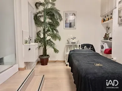 Commercial at LÉZIGNAN-CORBIÈRES (11200)