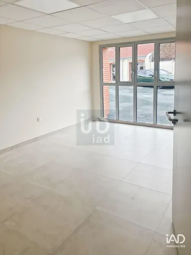 Commercial in CHEVRIÈRES (60710)