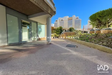 Commercial walls in TOULON (83000)