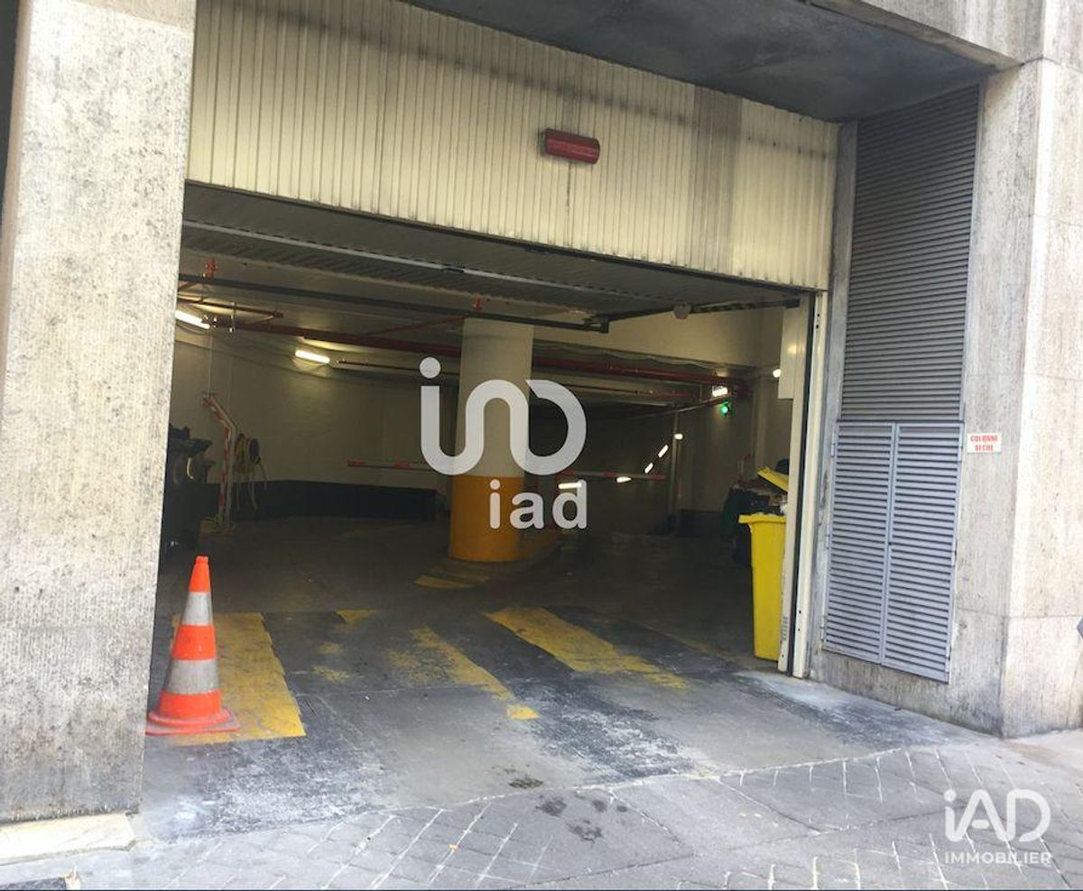 Parking de 10 m² à PARIS (75008)