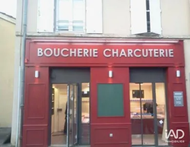 Commercial walls at SAINT-GILLES (30800)