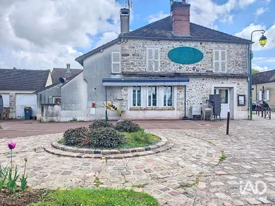 Commercial walls at VERNOU-LA-CELLE-SUR-SEINE (77670)