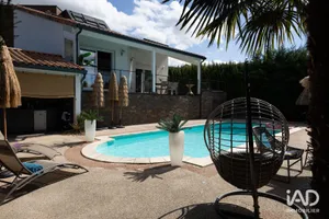 House at MIREFLEURS (63730)