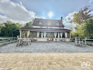 Commercial walls at VARENNES-JARCY (91480)