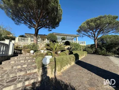 Maison à LES ISSAMBRES (83380)