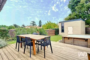 House at AMBARÈS-ET-LAGRAVE (33440)