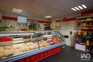 Commercial at MÉRU (60110)