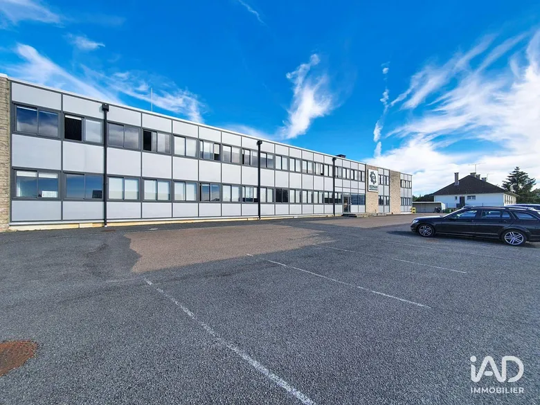 Local commercial 800 m² · à Chaumont · 800 m² · 315 000 €