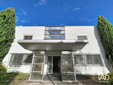 Commercial walls at CORNEBARRIEU (31700)