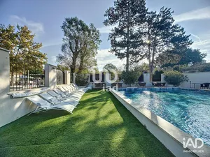 Restaurant in L'ISLE-SUR-LA-SORGUE (84800)