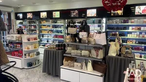 Commercial walls at BAIE-MAHAULT (97122)