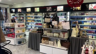 Commercial walls at BAIE-MAHAULT (97122)