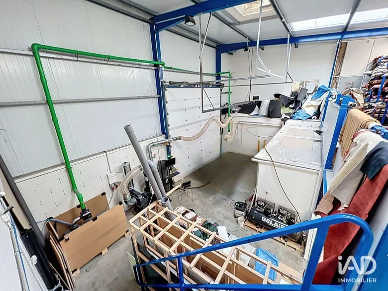 Local commercial 330 m² · à Brie-Comte-Robert · 330 m² · 2 820 €/mois
