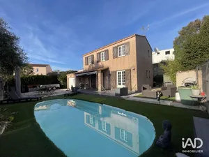 House at LE BEAUSSET (83330)