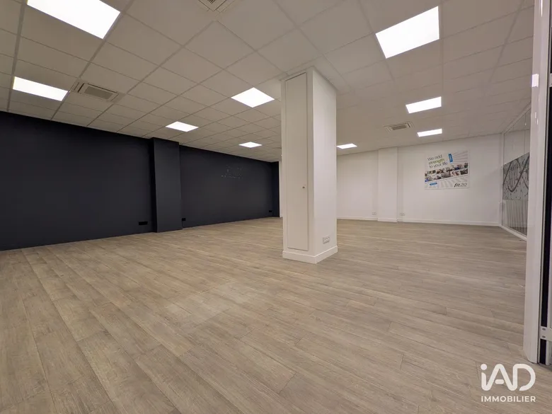 Local commercial 170 m² · à Bailly-Romainvilliers · 170 m² · 3 000 €/mois