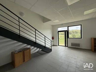 Local d’activité à MOISSY-CRAMAYEL (77550)