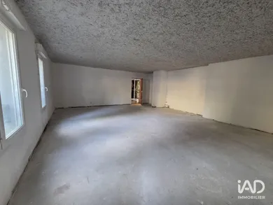 Apartment in TRÉVOUX (01600)