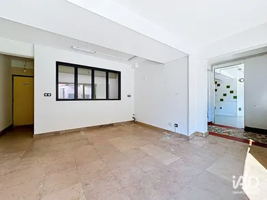 Commercial walls in SAIN-BEL (69210)