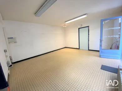 Commercial walls in LANNEMEZAN (65300)