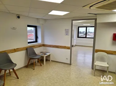 Commercial walls at LAUNAGUET (31140)