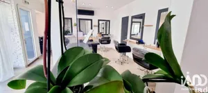 Commercial walls at NÎMES (30000)