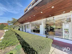 Commercial in LA CELLE-SAINT-CLOUD (78170)