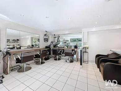 Commercial in LA CELLE-SAINT-CLOUD (78170)