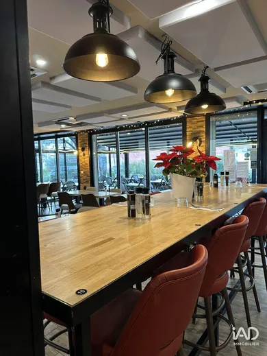 Bar-brasserie in MAUBEC (84660)